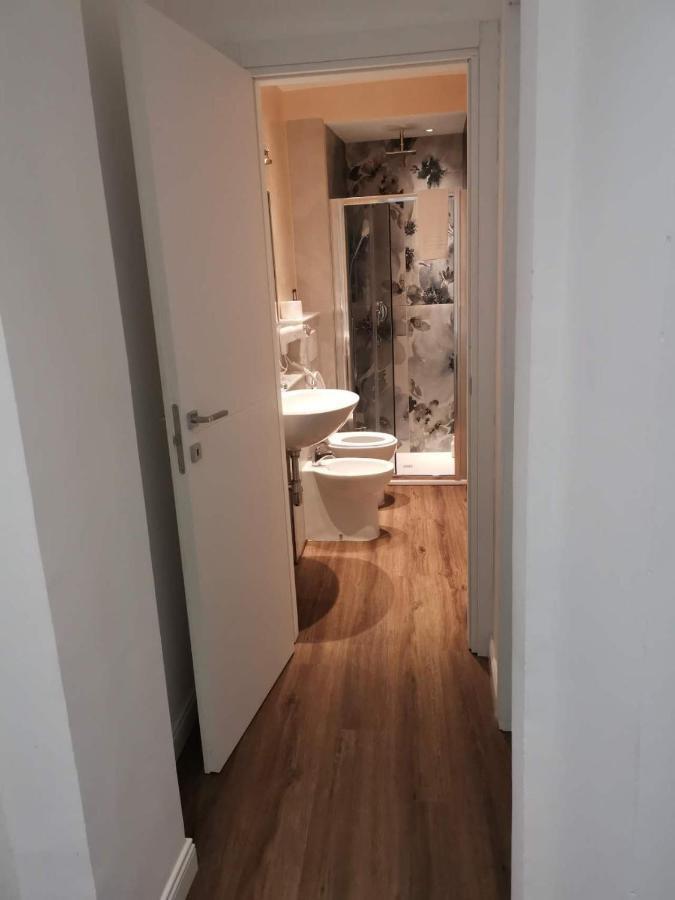 Affitta Camere Mimi Family Florenz Exterior foto