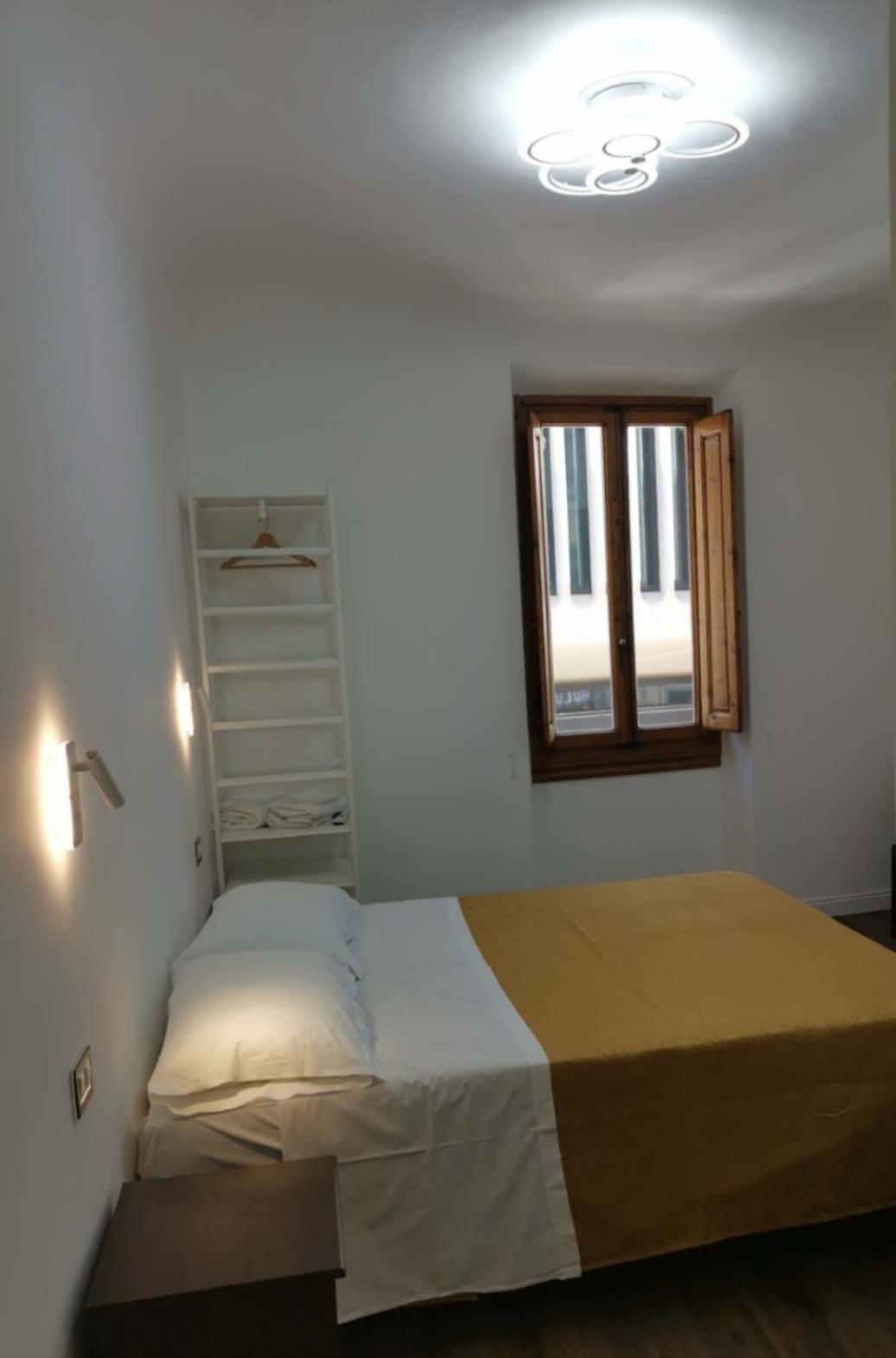 Affitta Camere Mimi Family Florenz Exterior foto