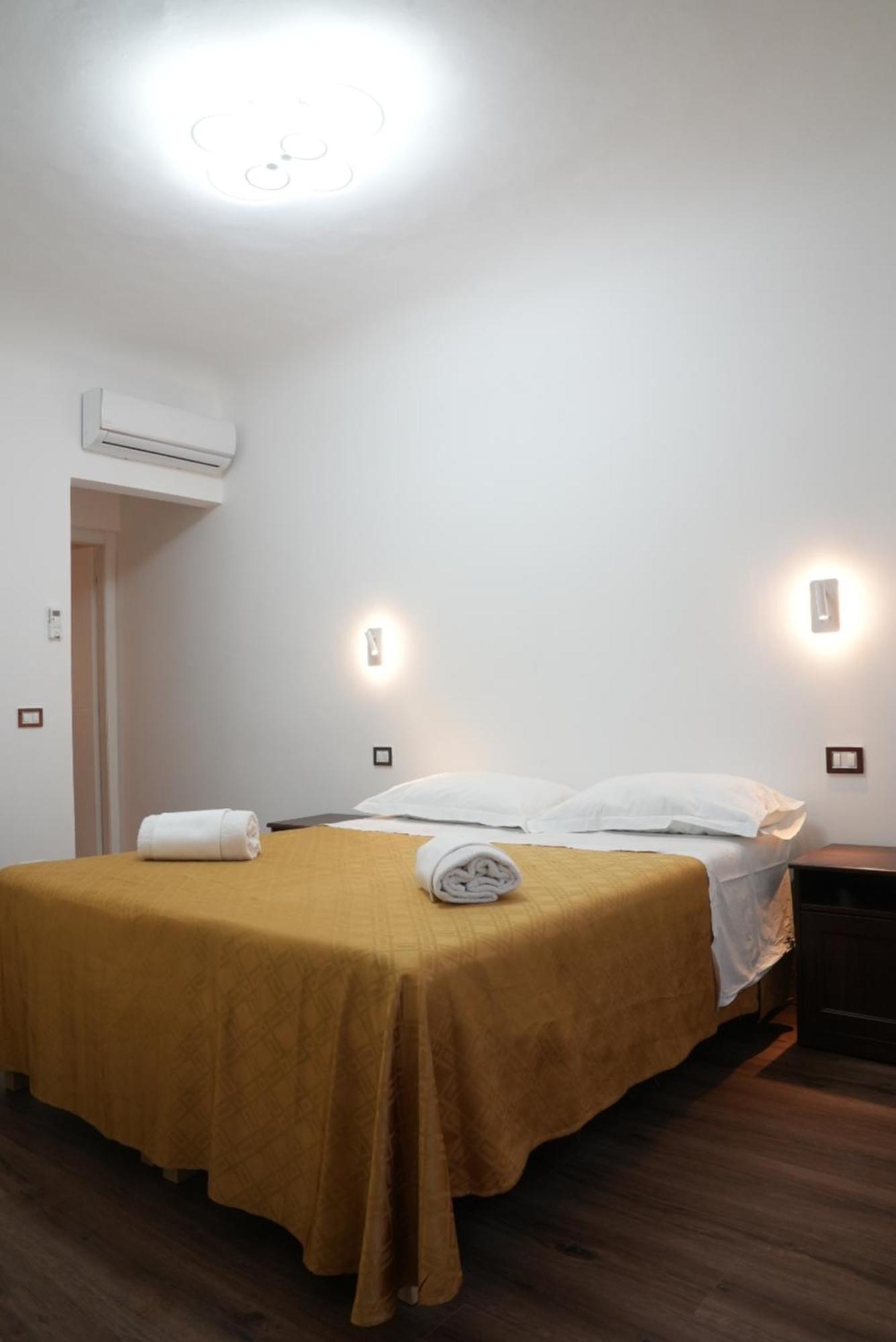 Affitta Camere Mimi Family Florenz Exterior foto