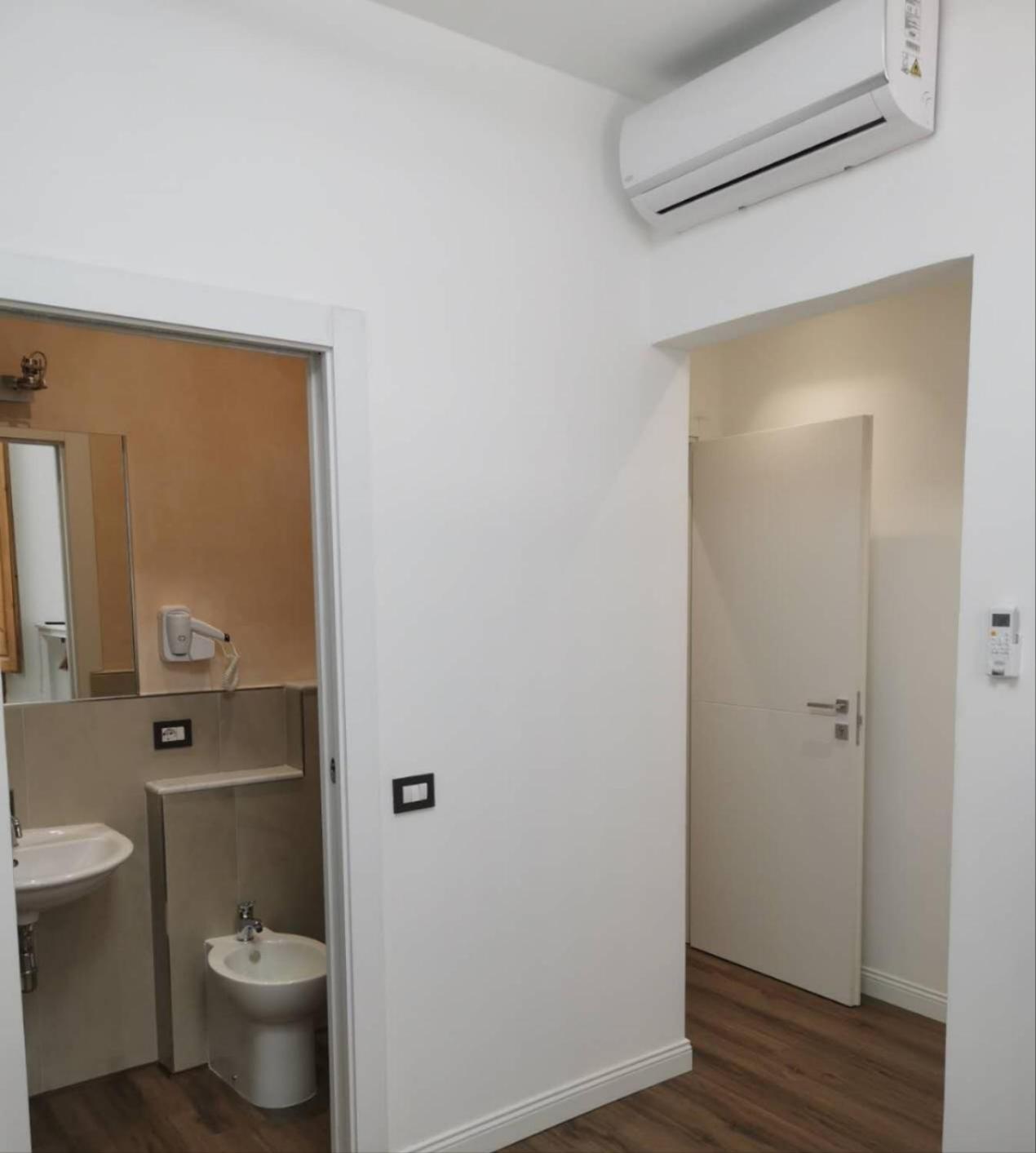 Affitta Camere Mimi Family Florenz Exterior foto