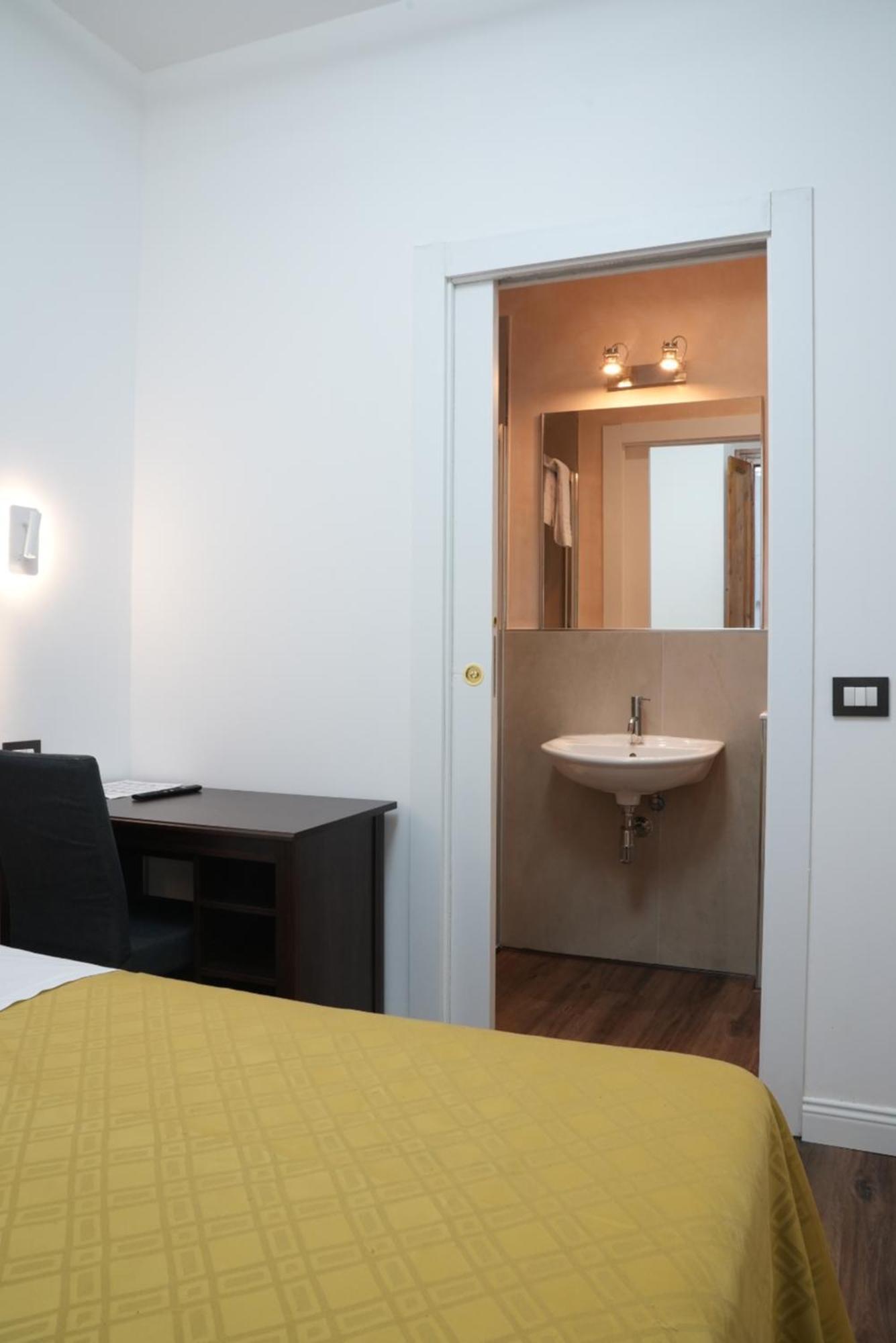 Affitta Camere Mimi Family Florenz Exterior foto